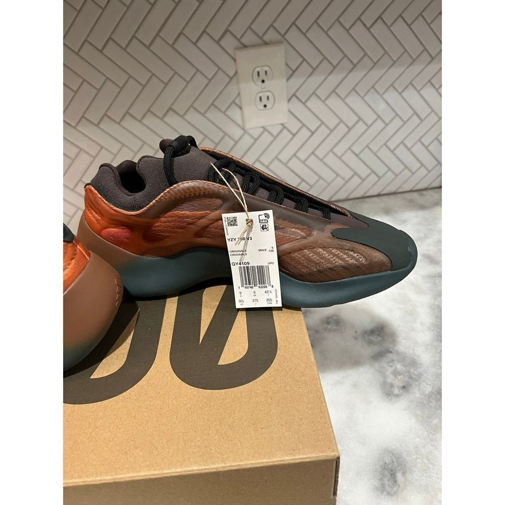 Adidas Yeezy 700 V3 Copper Fade Sneakers Size 9.5